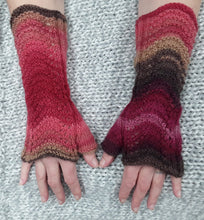 Load image into Gallery viewer, "Titania's" - knitting pattern by Vixter Woolista