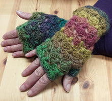 Load image into Gallery viewer, "Layla" Mitts & Cowl - crochet pattern by Vixter Woolista