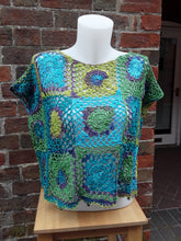 Load image into Gallery viewer, "Summer Breeze" crochet pattern by Vixter Woolista