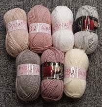 Load image into Gallery viewer, "Stingray" Crochet Kit by Vixter Woolista