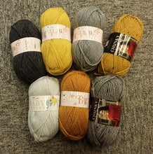 Load image into Gallery viewer, "Stingray" Crochet Kit by Vixter Woolista