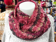 Load image into Gallery viewer, Layla Mitts &amp; Cowl - crochet pattern by Vixter Woolista
