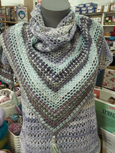 Load image into Gallery viewer, &quot;West Woods&quot; crochet pattern by Vixter Woolista
