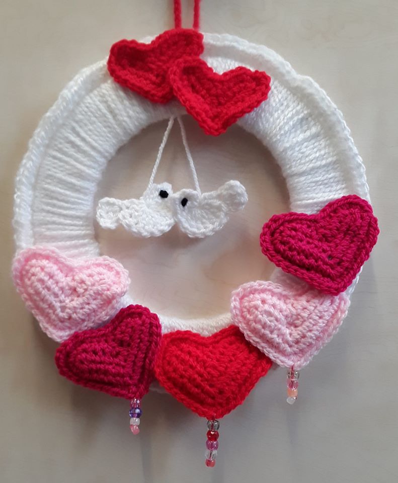 Valentine Wreath - crochet kit by Vixter Woolista